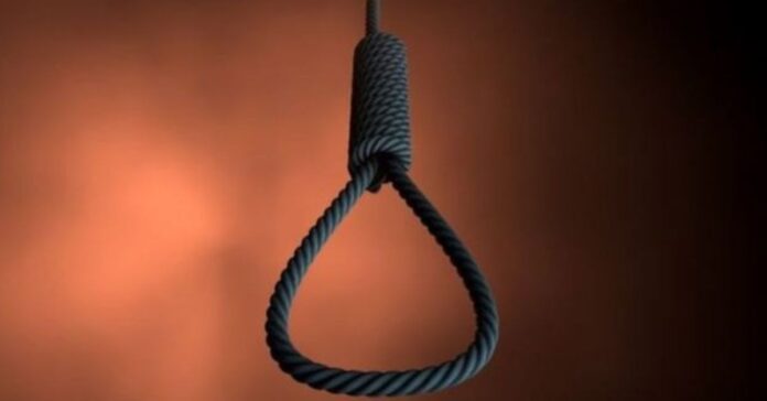 You are currently viewing युवक ने फांसी लगाई, पिता ने कहा-शराब के नशे ने ले ली बेटे की जान