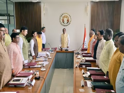 You are currently viewing शिवराज कैबिनेट के बड़े फैसले, प्रतियोगी परीक्षाओं के लिए अब देनी होगी वन टाइम फीस