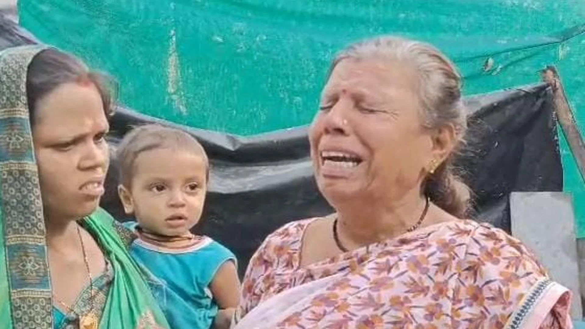 You are currently viewing <span class='red'>Ujjain Rape Case:</span> 12 साल की बच्ची से दरिंदगी करने के आरोपी के मकान पर चला बुलडोजर, निगम ने मकान किया ध्वस्त