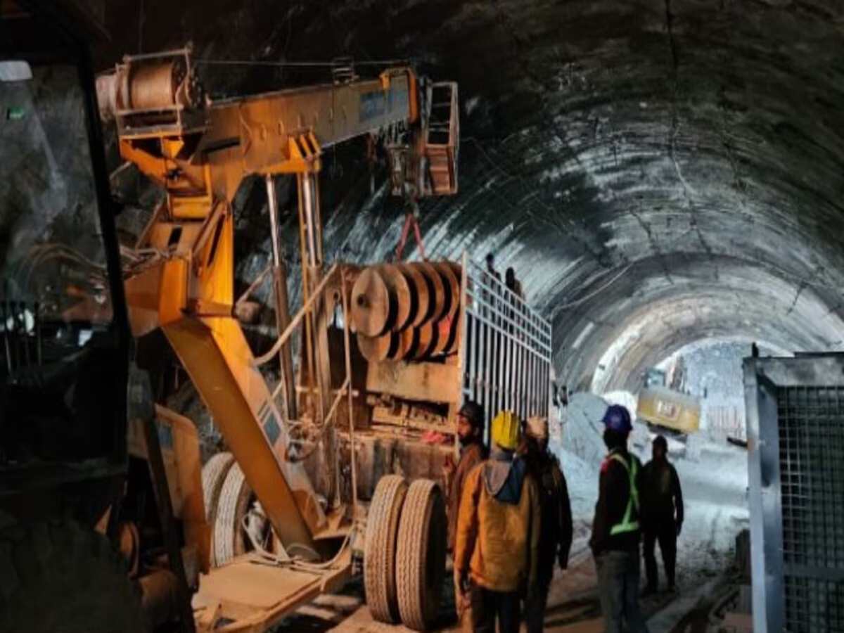 You are currently viewing उत्तराखंड के उत्तरकाशी में 40 जिंदगियों को बचाने की जंग 50 घंटे से जारी है