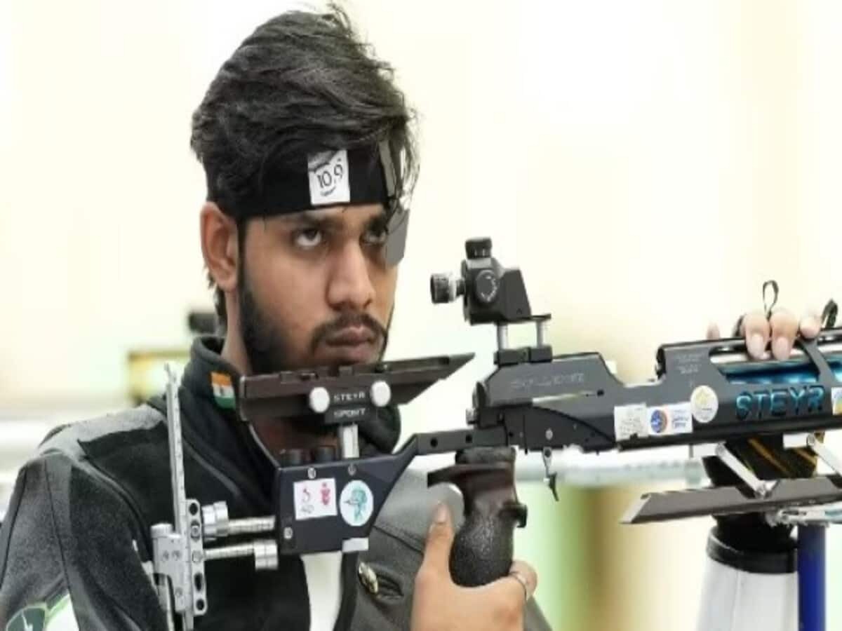 You are currently viewing ISSF WORLD CUP: दिव्यांश सिंह पंवार ने 10 मी. एयर राइफल में वर्ल्ड रिकॉर्ड के साथ जीता गोल्ड मेडल