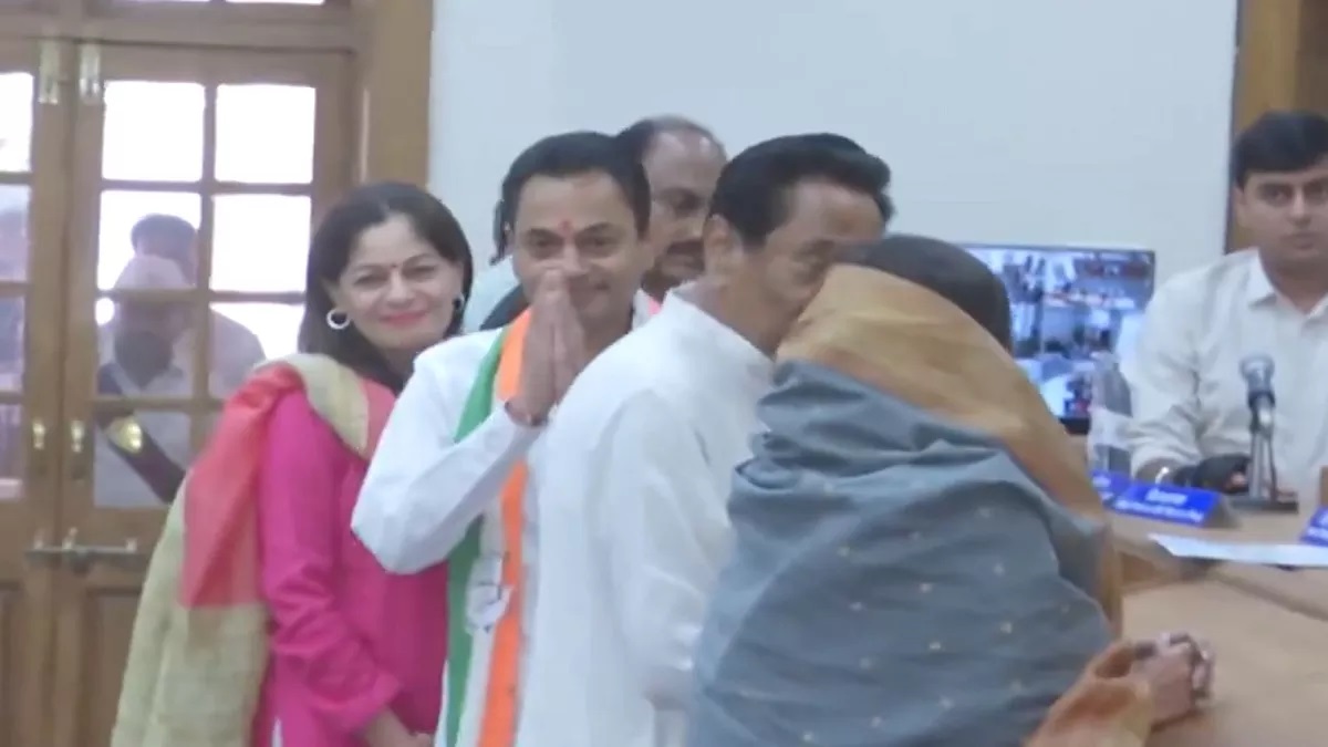 You are currently viewing नकुलनाथ ने छिंदवाड़ा सीट से नामांकन किया दाखिल, कमलनाथ बोले- सच्चाई की होगी जीत