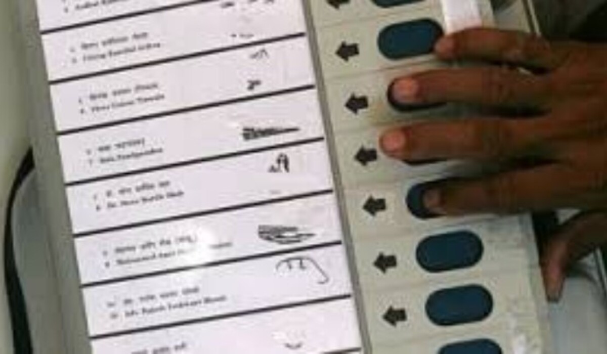 You are currently viewing Haryana: कुरुक्षेत्र में 100 वर्ष से अधिक आयु के मतदाताओं की जांच में खुलासा, सूची में कई शताब्दी मतदाता अभी भी जीवित