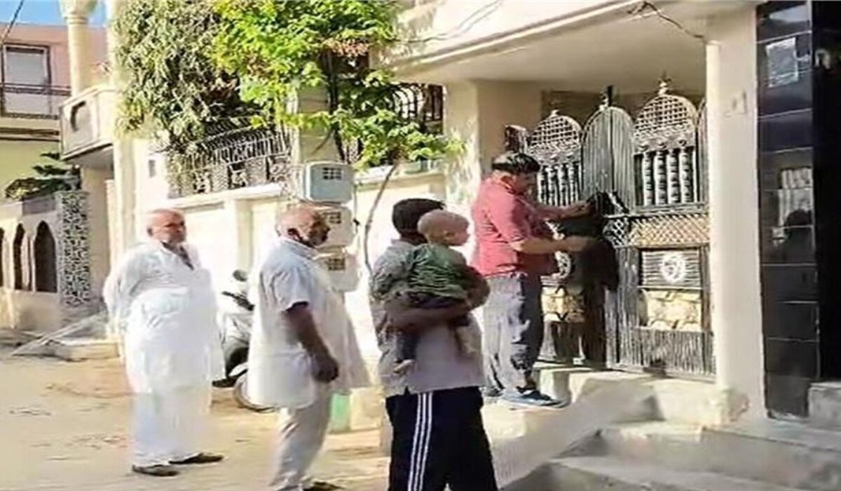 You are currently viewing Rewari: मां, बेटा और बेटी ने Rewari में जहर खा लिया; ससुराल गई थी बाजार, घर पहुंचते ही बेहोशी, पति ने 3 महीने पहले की थी खुदकुशी