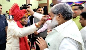 Haryana Politics: 'नियुक्ति के लिए यहां संपर्क करें', Anil Vij ने Congress में टूट चुके बीच निशाना साधा