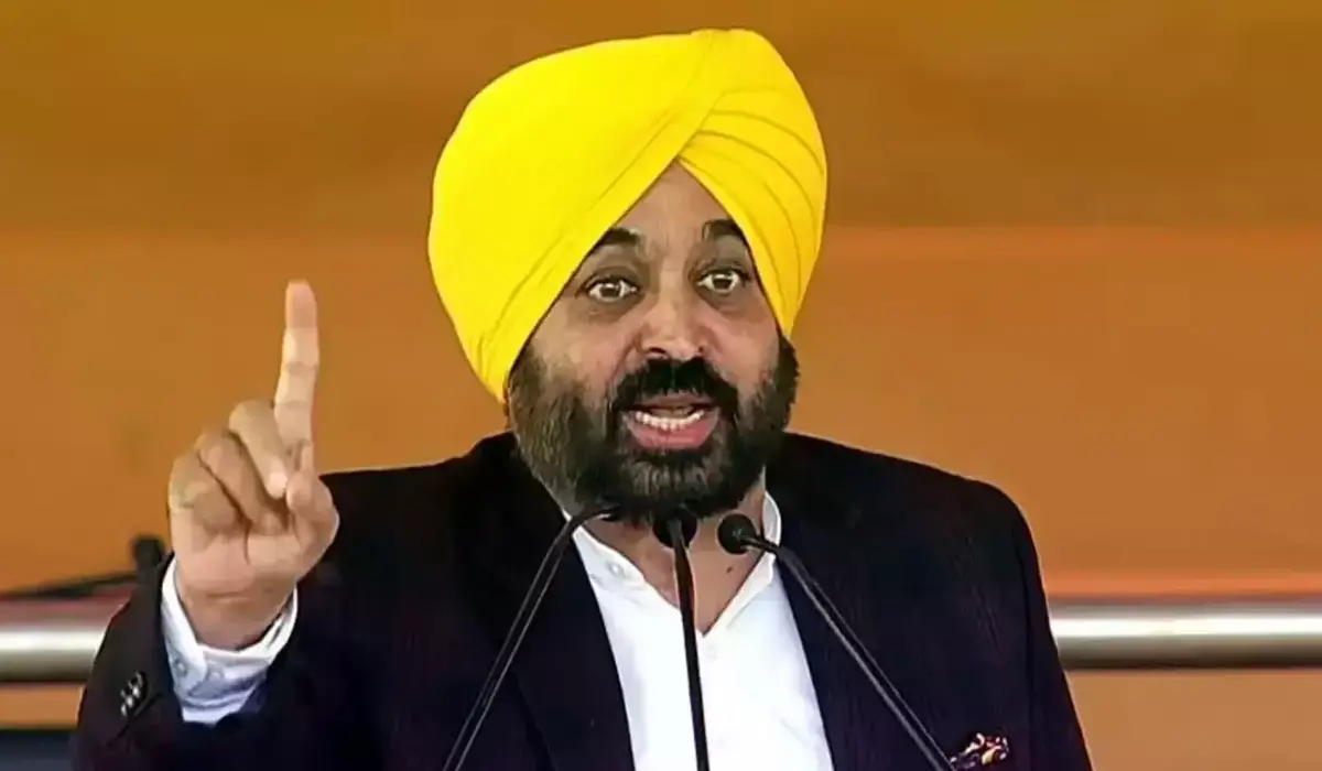 You are currently viewing Punjab: मुख्यमंत्री Bhagwant Mann ने विपक्ष पर हमला किया, कहा- लोग उनके साथ हाथ मिलाने के बाद उंगलियाँ गिनते हैं…