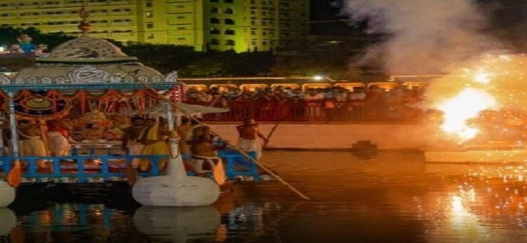 You are currently viewing पुरी में चंदन यात्रा के दौरान पटाखा विस्फोट,  3 की मौत, 30 से अधिक घायल