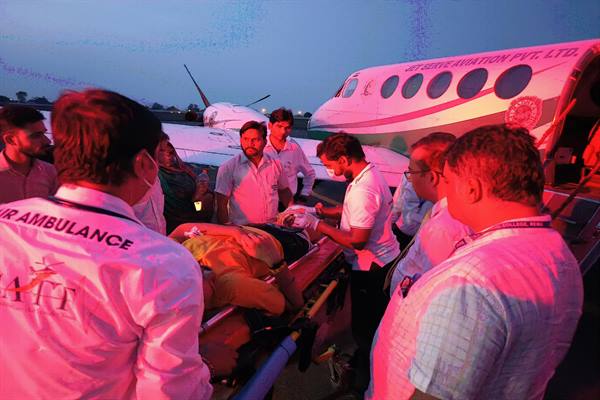 Read more about the article आपातकाल में त्वरित चिकित्सकीय सेवाओं के लिए एयर एम्बुलेंस उपयोगी