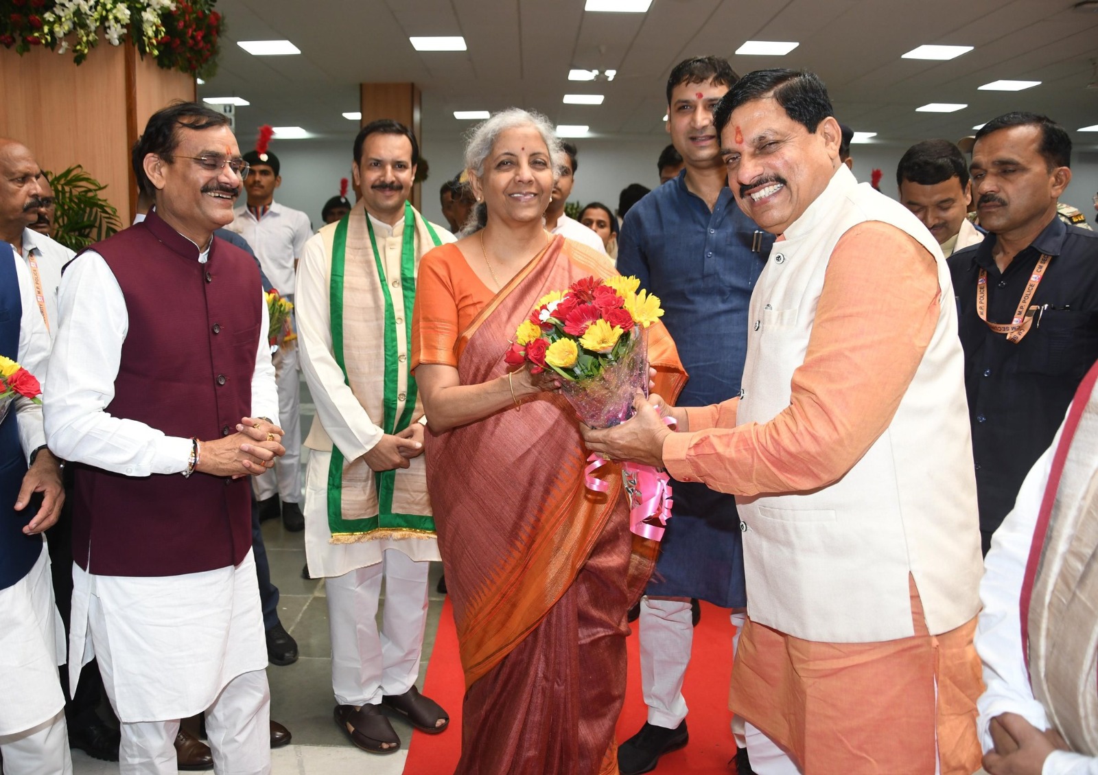 Read more about the article केंद्रीय वित्त मंत्री निर्मला सीतारमण भोपाल प्रवास पर, IISER के दीक्षांत समारोह में हुई शामिल ; CM बोले – भारत विश्वगुरु बनने के मार्ग पर अग्रसर