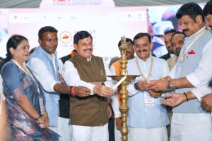 Read more about the article MP की चौथी रीजनल इंडस्ट्रियल कॉन्क्लेव सागर में: CM डॉ. यादव ने किया शुभारंभ, विभिन्न परियोजनाओं का वर्चुअल लोकार्पण एवं शिलान्यास किया; कॉन्क्लेव में दिखाई गई MP टूरिज्म बेस्ड मूवी, दिसंबर में रीवा और शहडोल में होगी कॉन्क्लेव।