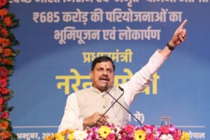 Read more about the article MP में स्वच्छता पखवाड़े का समापन: समारोह में वर्चुअली शामिल हुए PM नरेन्द्र मोदी, मुख्यमंत्री डॉ. मोहन यादव ने प्रदेश को दी अनेक विकास कार्यों की सौगात; नगर निगम उज्जैन के 2,115 सफाई मित्रों के खातों में 62,45,000 रुपये किए अंतरित