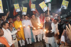 Read more about the article हरियाणा और जम्मू-कश्मीर में सर्वाधिक सीटों पर मिली बीजेपी को अभूतपूर्व विजय, मुख्यमंत्री डॉ. मोहन यादव ने माना आभार; कार्यकर्ताओं एवं पदाधिकारियों के साथ मनाया जीत का जश्न