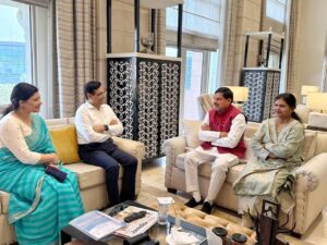 Read more about the article चंबल के बेटे IPS मनोज शर्मा से CM मोहन यादव ने मुंबई में मुलाकात की, बोले – मुरैना ही नहीं, बल्कि पूरे मध्य प्रदेश का नाम रोशन किया