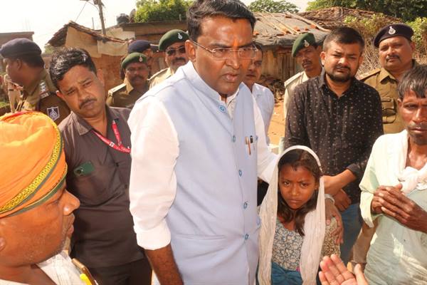 You are currently viewing बांधवगढ़ नेशनल पार्क में गुस्साए हाथियों ने मचाया आतंक: 3 को कुचला, 2 की मौत, एक घायल; वन राज्य मंत्री ने शोक-संवेदना व्यक्त कर 8-8 लाख रुपये की सहायता राशि देने के आदेश जारी किए