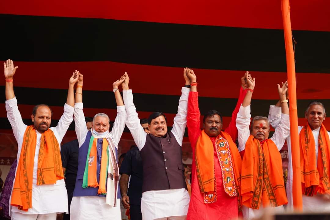 You are currently viewing “इंदिरा, सोनिया, राहुल, प्रियंका नकली गांधी हैं …”: झारखंड में कांग्रेस और राज्य की हेमंत सरकार पर जमकर बरसे मुख्यमंत्री डॉ. मोहन यादव, कहा – हेमंत सोरेन और कांग्रेस ने मिलकर रांची को बना दिया कराची