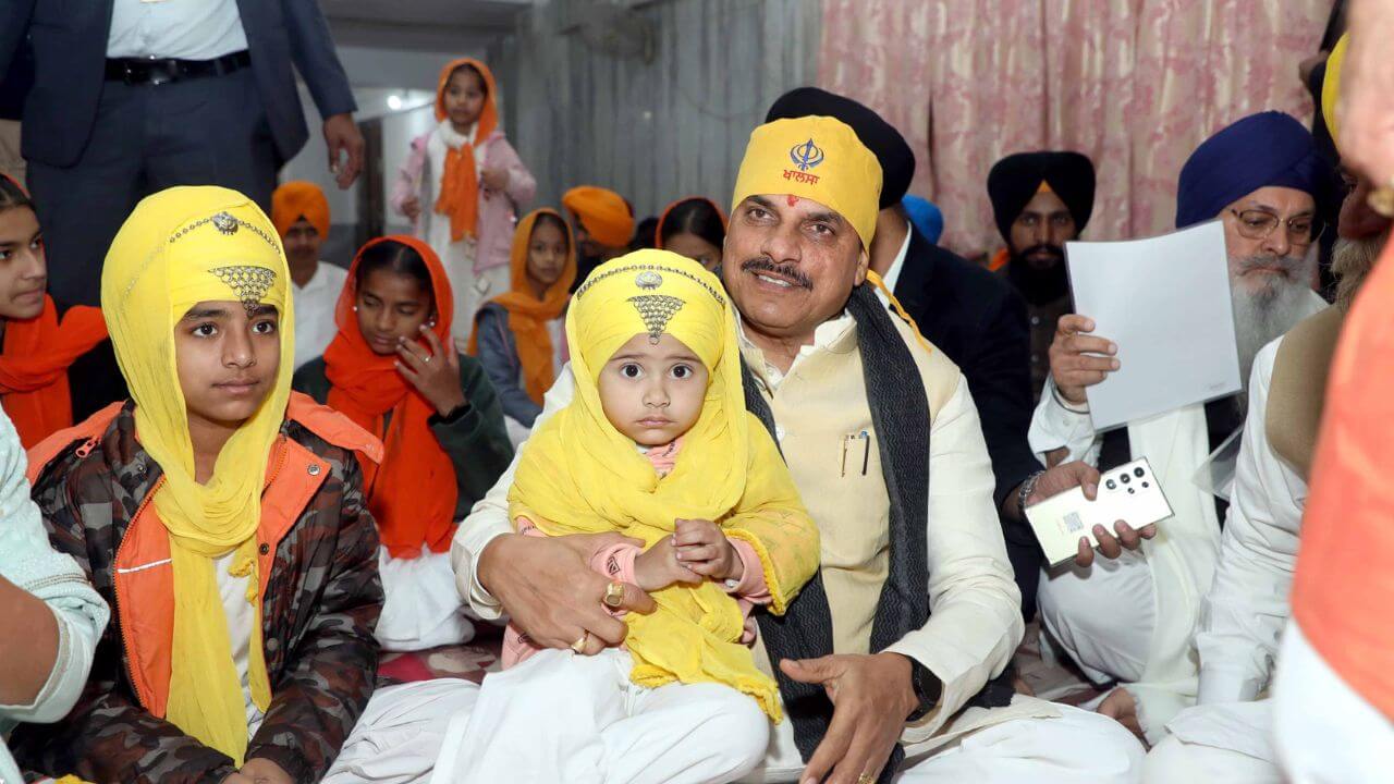 You are currently viewing वीर बाल दिवस पर मुख्यमंत्री डॉ. मोहन यादव की ऐतिहासिक घोषणा, अब स्कूली पाठ्यक्रम में पढ़ाई जाएगी गुरु गोविंद सिंह जी के साहिबजादों की वीरता