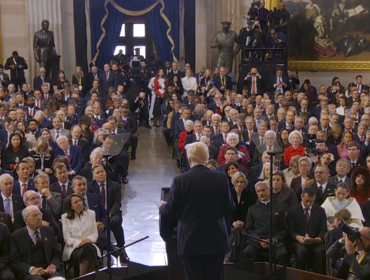 Read more about the article डोनाल्ड ट्रंप ने दूसरी बार ली राष्ट्रपति की शपथ: समारोह में दिखी भारत की दमदार मौजूदगी, तस्वीरों ने खींचा सबका ध्यान!