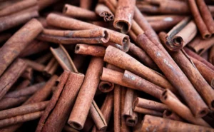 Read more about the article वजन घटाने से इम्यूनिटी बढ़ाने तक, दालचीनी हर समस्या का हल!