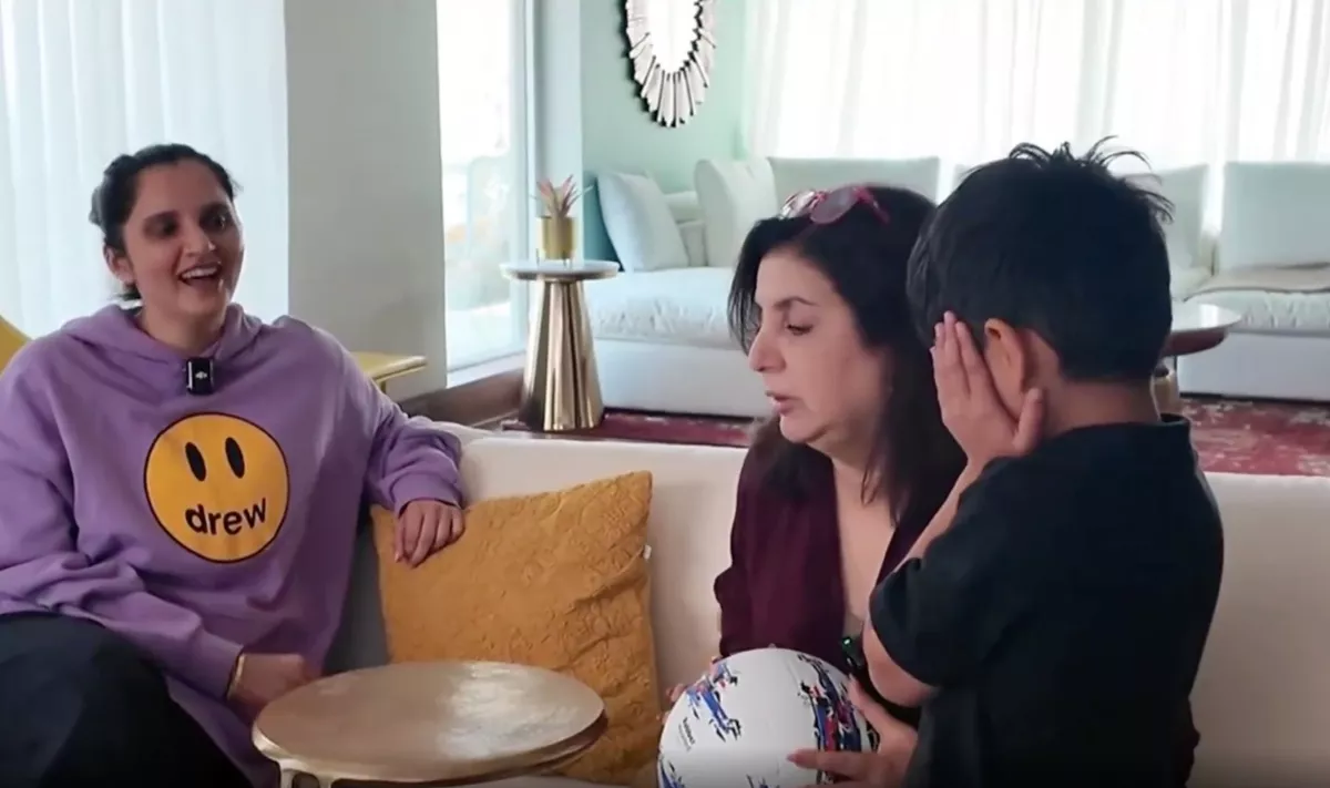 You are currently viewing उदित नारायण की किसिंग कंट्रोवर्सी: फराह खान ने कसा तंज, सानिया मिर्जा भी हुईं लोटपोट