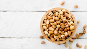 Read more about the article मूंगफली: सिर्फ स्नैक नहीं, सेहत का खजाना; ग्लोइंग स्किन और घने बालों के लिए सुपरफूड!