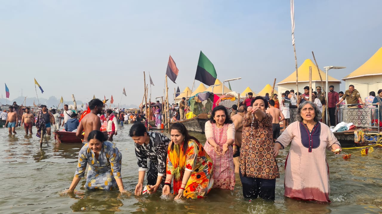 Read more about the article “महाकुंभ” पर सियासी संग्राम! ममता बनर्जी के ‘मृत्यु कुंभ’ बयान से BJP भड़की, बोली- “ममता बनर्जी सिर्फ राजनीति कर रही हैं”; अब तक 55.56 करोड़ श्रद्धालुओं ने किया स्नान