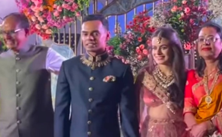 You are currently viewing शाही शादी का जश्न: कार्तिकेय और अमानत आज बंधेंगे विवाह के पवित्र बंधन में, बीती रात संगीत में सजी महफिल; बेटे-बहू के गिफ्ट से भावुक हुए शिवराज