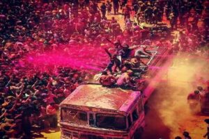 Read more about the article रंगपंचमी की धूम: इंदौर की विश्वप्रसिद्ध गेर में उमड़ा जनसैलाब, यूनेस्को की टीम भी पहुंची; ड्रोन और CCTV से की जा रही निगरानी