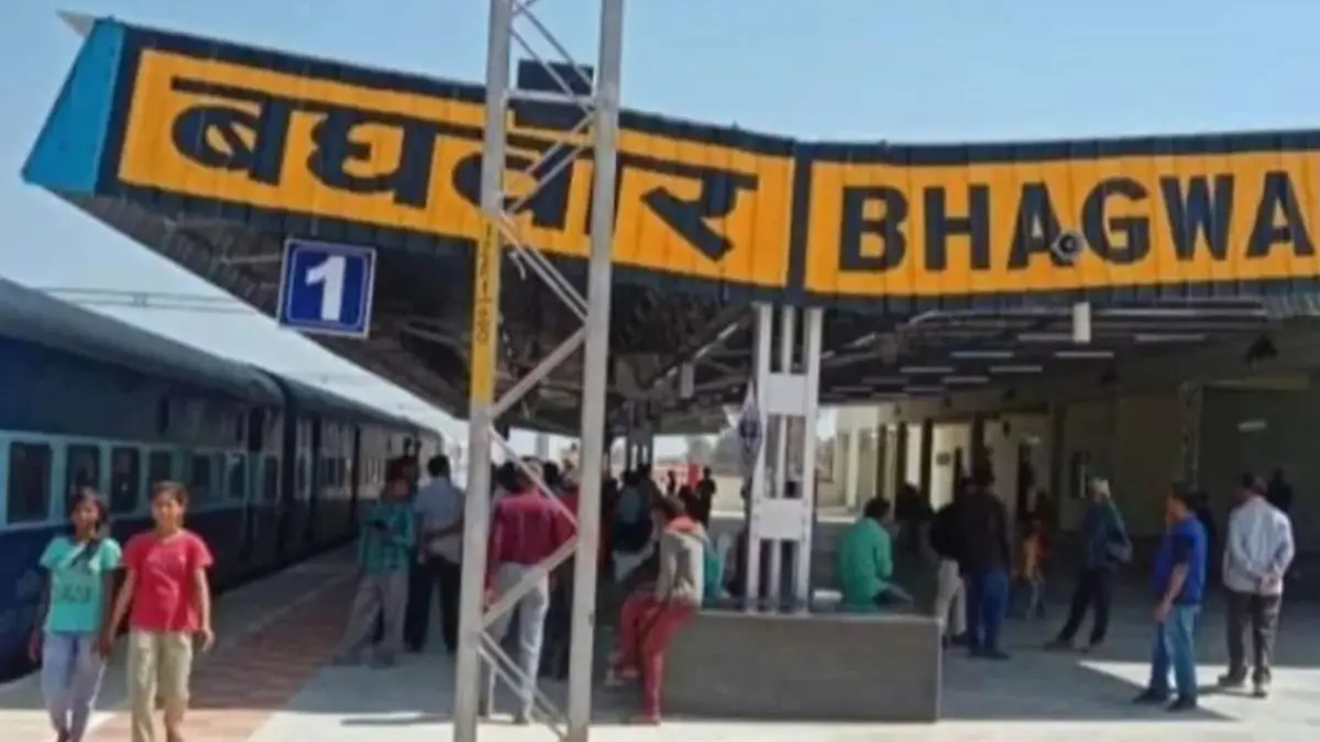 You are currently viewing 40 साल बाद सपना साकार: ललितपुर-सिंगरौली रेल परियोजना को मिली गति, पहली बार सीधी पहुंची ट्रेन; लोगों ने जताई खुशी!