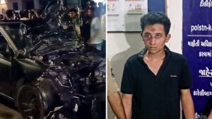 Read more about the article वडोदरा हिट एंड रन केस: एक्सीडेंट से पहले का CCTV फुटेज आया सामने, आरोपी रक्षित के हाथ में दिखी बोतल; प्रांशु चौहान अभी भी फरार