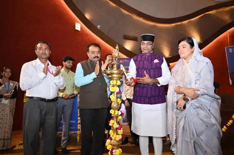 You are currently viewing राज्य स्तरीय युवा संसद में हुआ MP की तीन बेटियों का चयन, दिल्ली में पीएम मोदी के सामने स्पीच देंगी छात्राएं; राज्य स्तरीय युवा संसद में 200 प्रतिभागियों ने लिया था हिस्सा