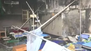 Read more about the article ग्वालियर: कमला राजा अस्पताल में भीषण आग, AC ब्लास्ट से मचा हड़कंप: डॉक्टरों और स्टाफ की सूझबूझ से बची जिंदगियां, शीशे तोड़कर किया गया रेस्क्यू!