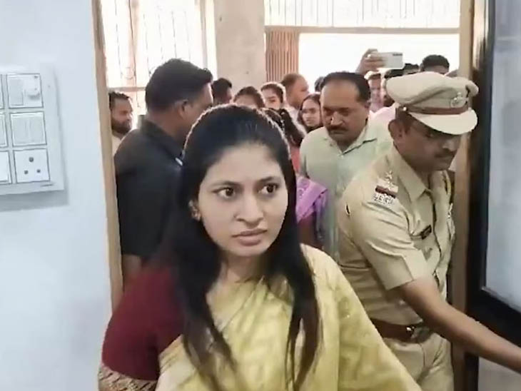 You are currently viewing सरेआम गुंडागर्दी! जलगांव में केंद्रीय मंत्री की बेटी से छेड़छाड़: पीछा कर बनाया वीडियो, गार्ड से भी की बदसलूकी;  6 आरोपियों में से एक गिरफ्तार बाकी फरार