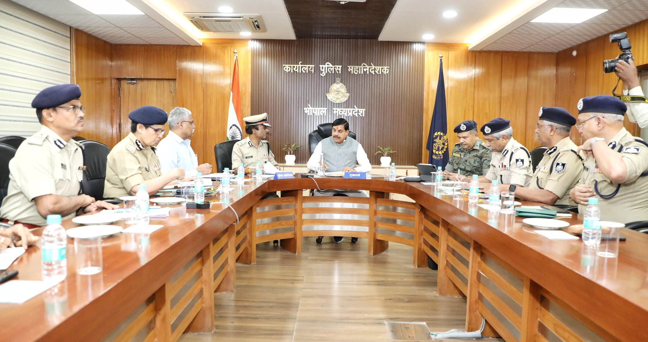 You are currently viewing MP में पाकिस्तानी नागरिकों को प्रदेश से बाहर करने का अभियान तेज़: सीएम डॉ. मोहन यादव ने दिए कड़े निर्देश, कहा – शिक्षण संस्थाओं पर विशेष निगरानी की जाए