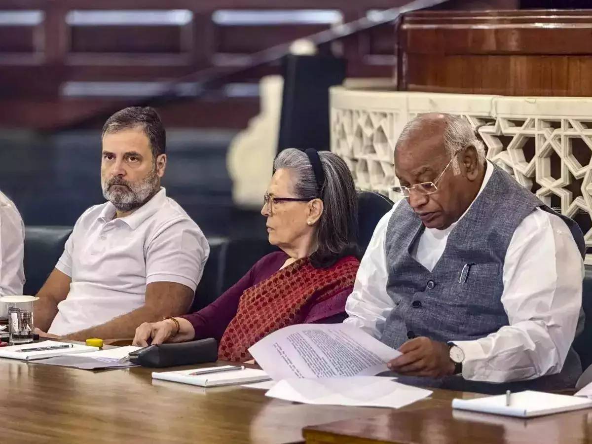 You are currently viewing अहमदाबाद में कांग्रेस का राष्ट्रीय अधिवेशन शुरू, मप्र से 70 से ज्यादा नेता शामिल, ‘न्यायपथ’ पर होगा भविष्य का रोडमैप तय