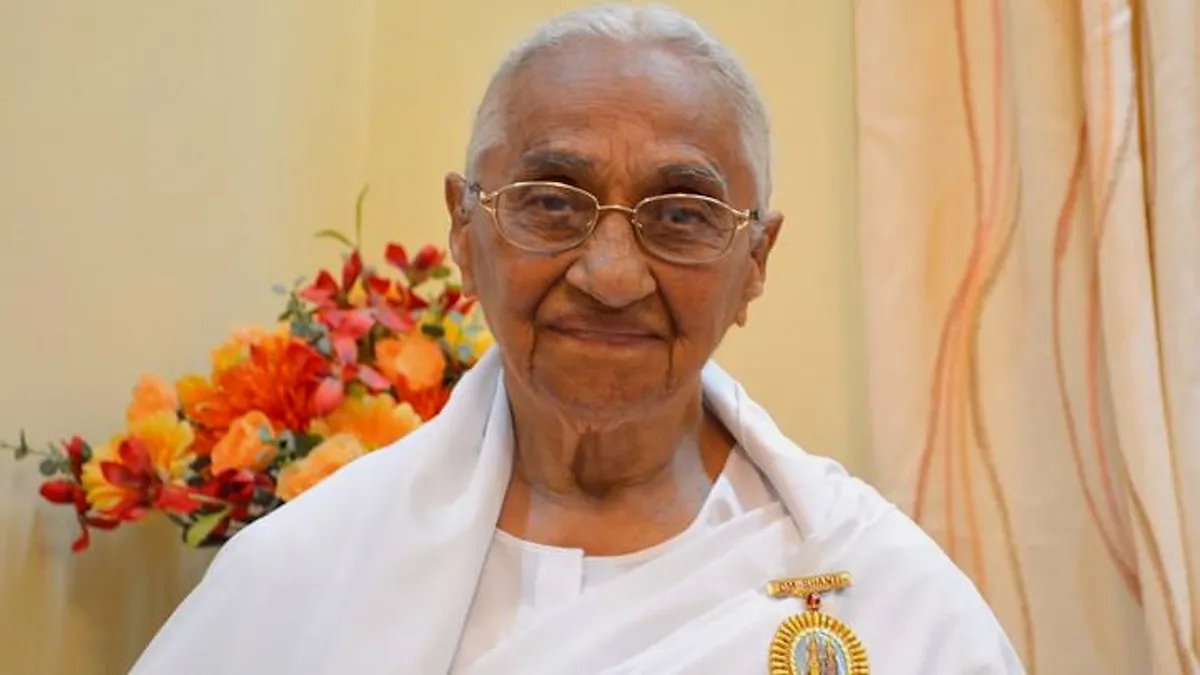 You are currently viewing शांतिदूत बनीं दादी रतनमोहिनी का निधन: ब्रह्माकुमारी संस्थान में शोक की लहर, हजारों अनुयायियों ने नम आंखों से दी विदाई