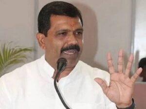 Read more about the article इंदौर में गरमाया सियासी पारा: कांग्रेस नेता चिंटू चौकसे गिरफ्तार, लोहे की रॉड से हमला करने का आरोप;  पुलिस ने कांग्रेस नेता पर लगाई आईपीसी की धारा 307