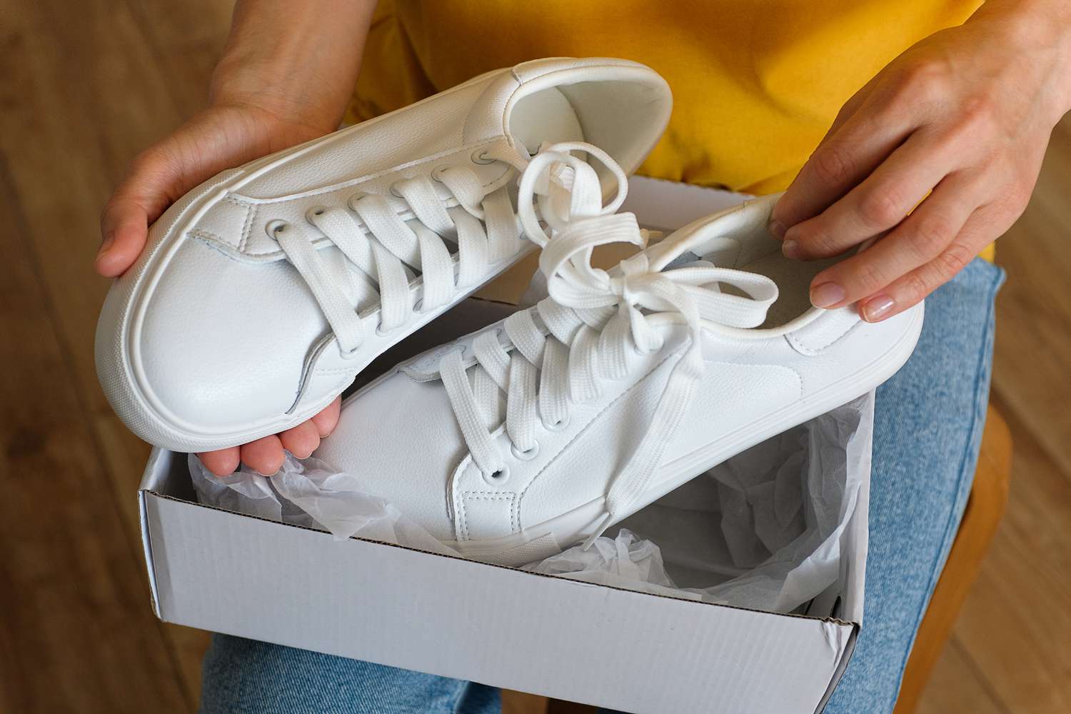 You are currently viewing जूते उतारते ही फैल जाती है बदबू? जानिए क्यों होता है ऐसा और कैसे पाएं छुटकारा – पढ़‍िए पूरी हेल्थ रिपोर्ट