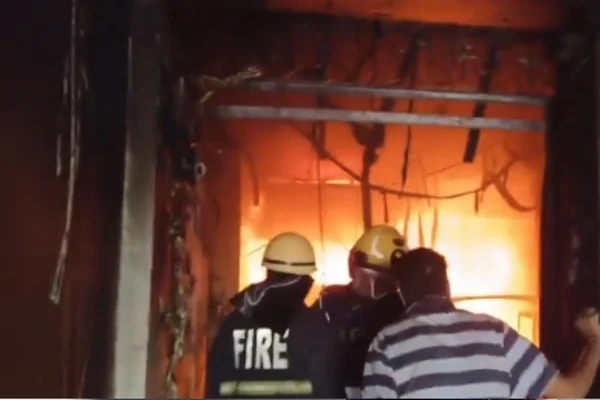 You are currently viewing हैदराबाद के गुलजार हाउस में भीषण अग्निकांड: 17 की मौत, 8 मासूम भी शामिल; रेस्क्यू जारी, PM मोदी ने जताया शोक!