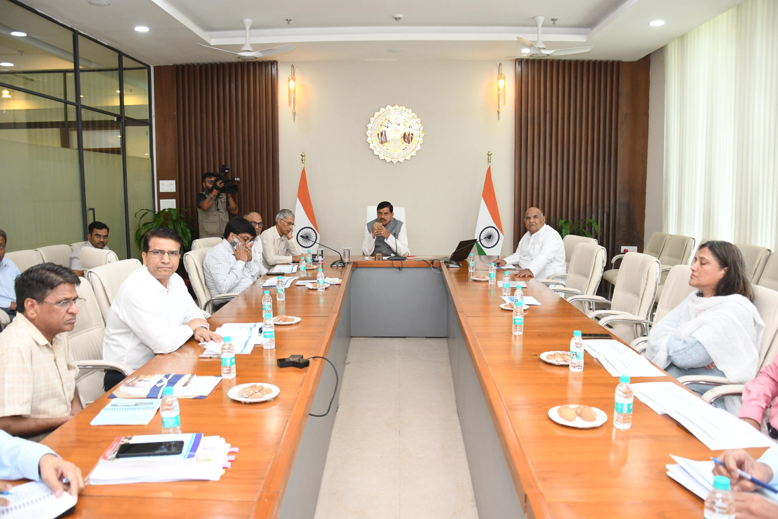 You are currently viewing मेट्रोपॉलिटन मॉडल पर दौड़ेगा मध्यप्रदेश! डॉ. मोहन यादव ने की बड़ी घोषणा: अब इंदौर-उज्जैन और भोपाल-राजगढ़ बनेगा मेट्रोपॉलिटन रीजन, निवेश और रोजगार को मिलेगी रफ्तार!