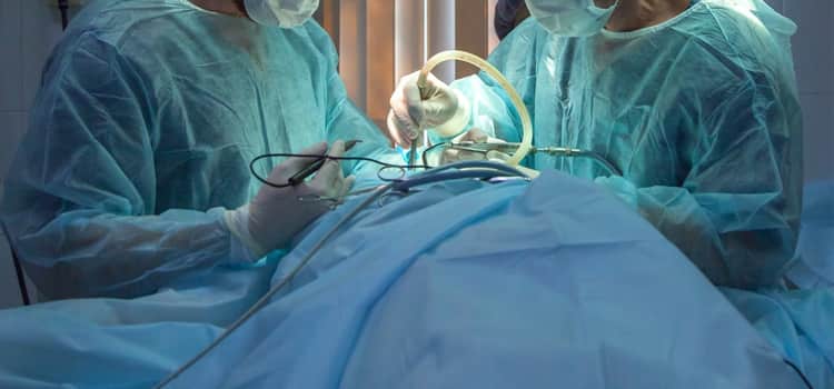 You are currently viewing पुरुष सर्जन ने बिना पूछे कर दी महिला की प्राइवेट सर्जरी: उपभोक्ता फोरम ने डॉक्टरों पर ठोका जुर्माना, डॉक्टरों को देने होंगे 30 हजार मुआवज़ा!