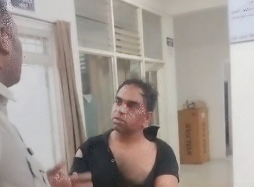 You are currently viewing शहडोल में डॉक्टर और पुलिसकर्मी के बीच सड़क पर मारपीट, पत्नी के सामने डॉक्टर को पीटा; वीडियो वायरल होने के बाद पुलिस जांच में जुटी!