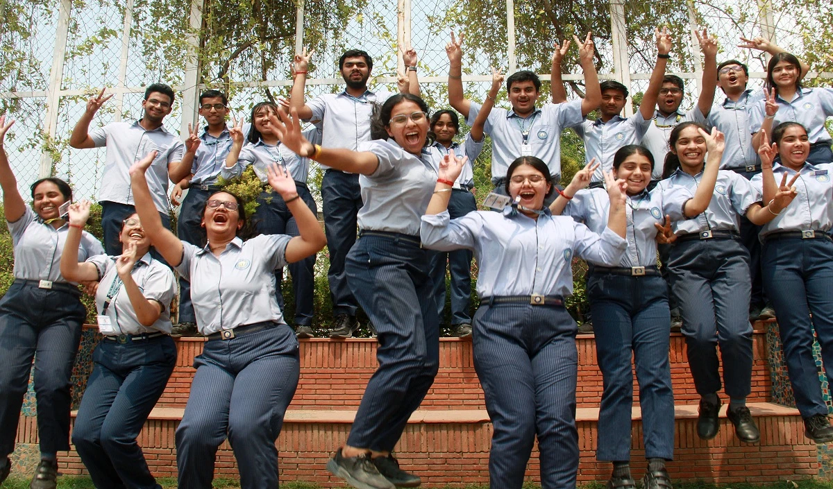 You are currently viewing CBSE 12वीं का रिजल्ट जारी, लड़कियां फिर रहीं अव्वल; कुल 88.39% छात्र हुए पास !