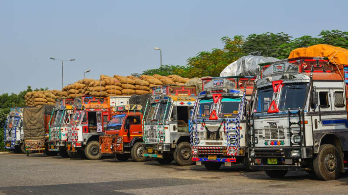 You are currently viewing MP: ऑपरेशन सिंदूर के समर्थन में 7.5 लाख ट्रक सेना को सौंपे जाएंगे, इंदौर ट्रक ऑपरेटर्स एंड ट्रांसपोर्ट एसोसिएशन ने लिखा प्रधानमंत्री को पत्र; बोले- सेना के साथ हर मोर्चे पर खड़े हैं!
