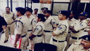 Read more about the article भारत-पाकिस्तान तनाव के बीच मध्यप्रदेश हाई अलर्ट पर: आयोजनों पर बैन, पुलिस की छुट्टियाँ रद्द; सोशल मीडिया पर भी हो रही सख्ती से निगरानी, अफवाह फैलाने पर होगी जेल