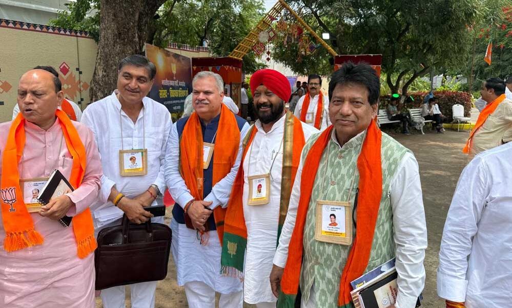 You are currently viewing पचमढ़ी में भाजपा सांसद-विधायकों का प्रशिक्षण वर्ग संपन्न: अंतिम दिन पहुंचे रक्षा मंत्री राजनाथ सिंह, सीएम मोहन यादव की फिटनेस और अमित शाह की सख्त नसीहतें रहीं चर्चा में!