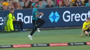 Read more about the article ICC का बड़ा फैसला: बाउंड्री कैच के नियम बदले, अब हवा में उछालकर कैच मान्य नहीं; 17 जून से श्रीलंका-बांग्लादेश सीरीज में होंगे लागू!