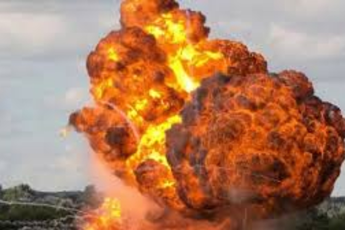 You are currently viewing तेलंगाना के संगारेड्डी में केमिकल फैक्ट्री में भयंकर विस्फोट: 10 मजदूरों की मौत, कई घायल; फिलहाल विस्फोट की वजह स्पष्ट नहीं!