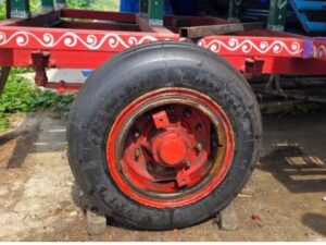 Read more about the article कोलकाता इस्कॉन की ऐतिहासिक रथयात्रा में हुआ बड़ा बदलाव, 48 साल बाद बदले गए रथ के पहिए; अब दौड़ेगा सुखोई जेट के टायरों पर भगवान जगन्नाथ का रथ!