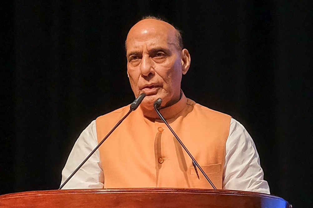 You are currently viewing SCO में भारत का सख्त रुख: आतंकवाद पर दोहरा रवैया नहीं चलेगा, राजनाथ सिंह ने जॉइंट स्टेटमेंट पर साइन करने से किया इनकार; पाकिस्तान को भी दिया सख्त संदेश!