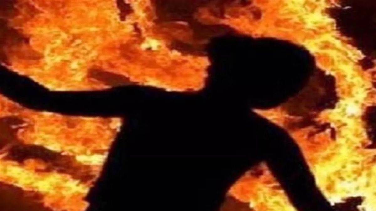 You are currently viewing ओडिशा में 15 साल की छात्रा को ज़िंदा जलाने की कोशिश, तीन बदमाशों ने बीच रास्ते किया हमला; AIIMS में भर्ती, हालत नाजुक!